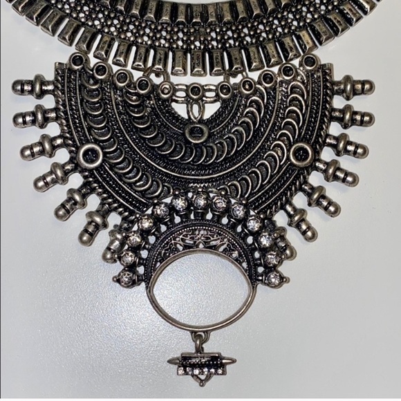 NEW DYLANLEX CRYSTAL SILVER STATEMENT NECKLACE - Picture 4 of 7